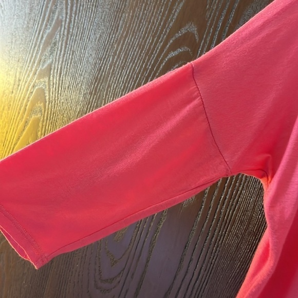 Ginger G dark pink colored top. 3/4 sleeves. Size Medium. - Picture 4 of 7